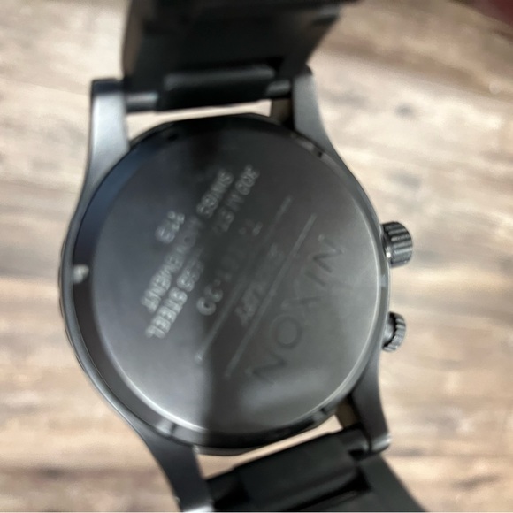 Men’s Nixon watch - Picture 4 of 5